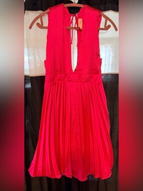 New without Tags Jessica Simpson Red Pleated V-Neck Sleeveless Dress